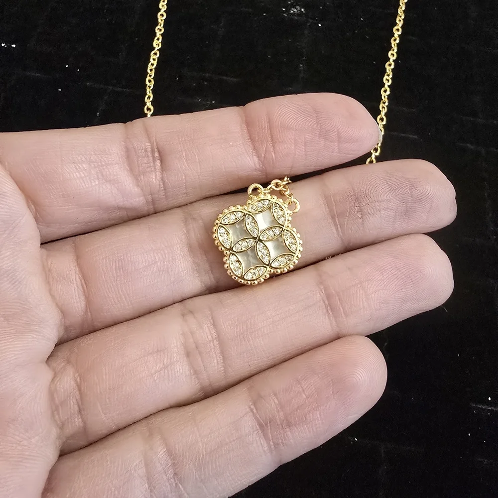 Elegant L'azurde Gold Necklace with Mother of Pearl Pendant